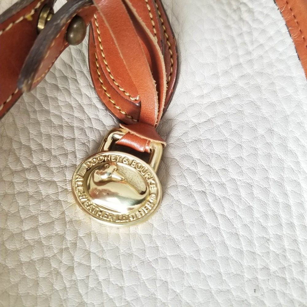 Dooney & Bourkey All Weather Bone Tan Leather Medium Essex Cross Shoulder Bag - Picture 15 of 16
